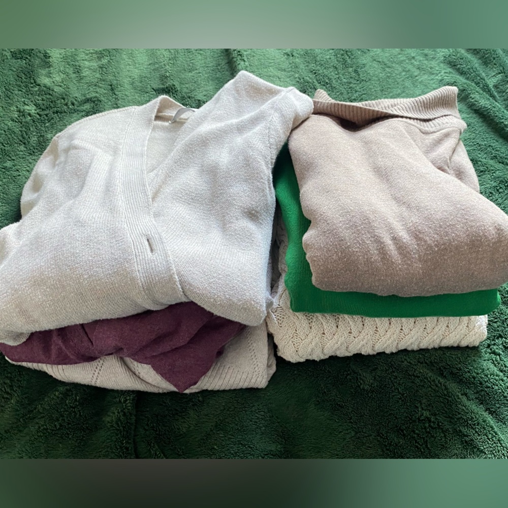 Women’s Assorted Small Knit Bundle - image 8